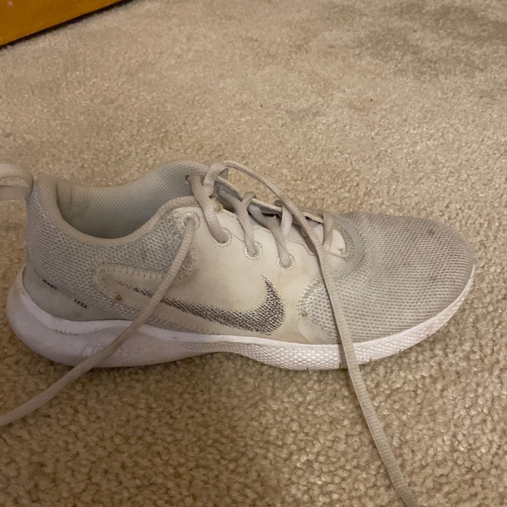 nike woman’s running shoes